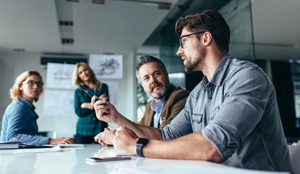 Rapid intranet deployments - two male employees and two female employees in a meeting