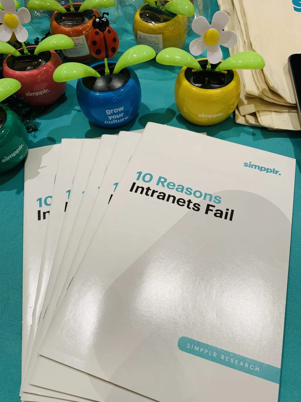 IABC 2019 - Simpplr information pamphlets on why intranets can fail