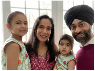 Employee experience - Sikh couple posing with children