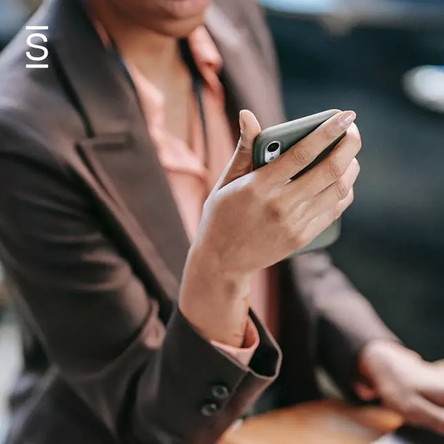 Intranet - female employee holding a smartphone