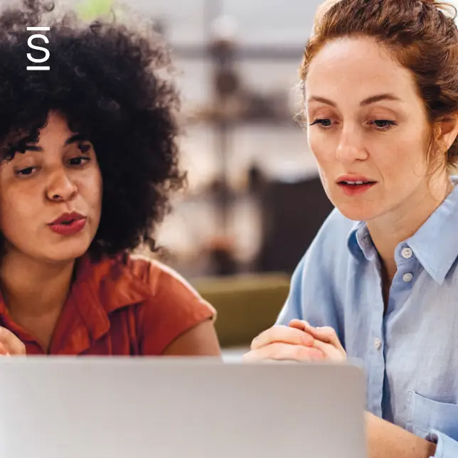 Best employee engagement software - two women working together on laptop computer